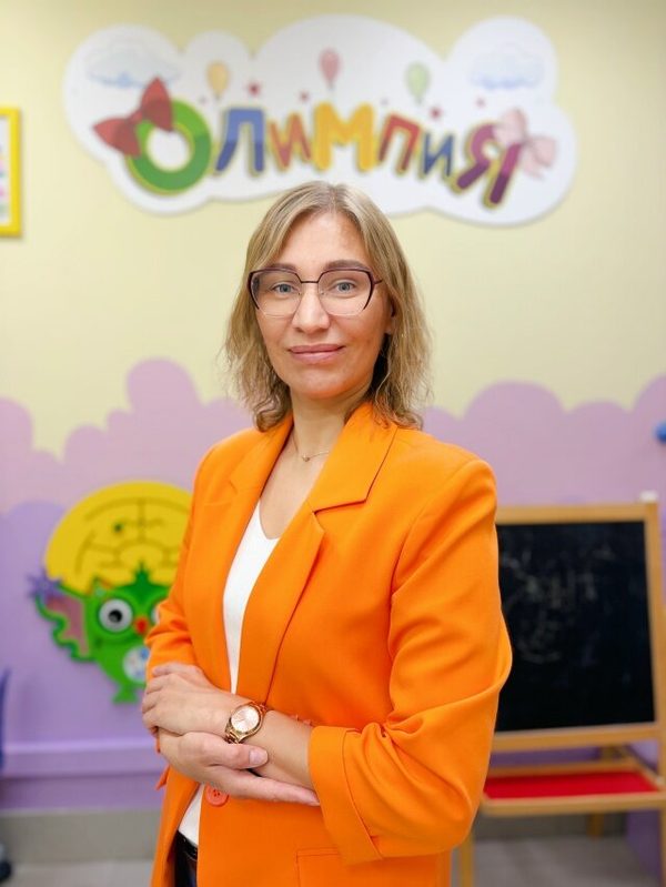 Руководитель детского развивающего центра «Олимпия».